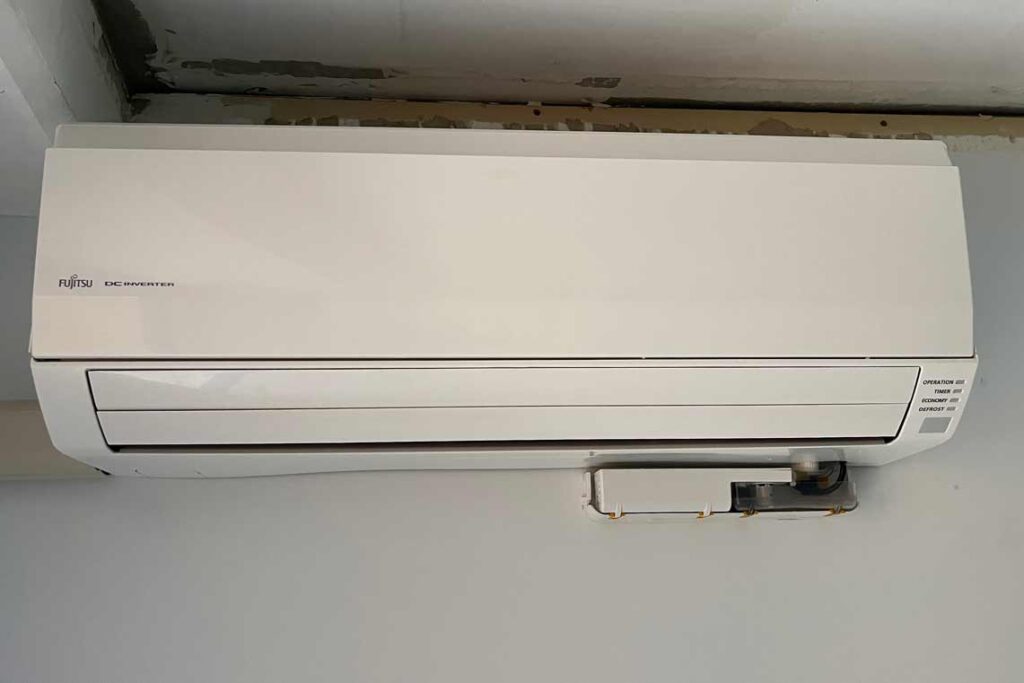 air-conditioning unit with a drain pump